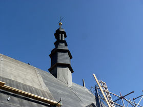 Dacharbeiten an St. Crescentius (Foto: Karl-Franz Thiede)